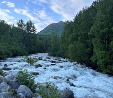 Fishhook House | Skeetawk Ski Lifts - Hatcher Pass Mountain Home Rental Palmer Alaska