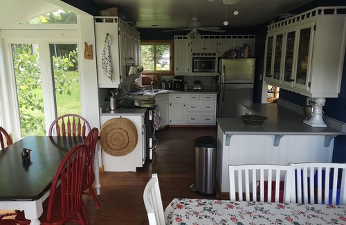Utterson Cottage | Skeleton Lake Private 5 Bdrm