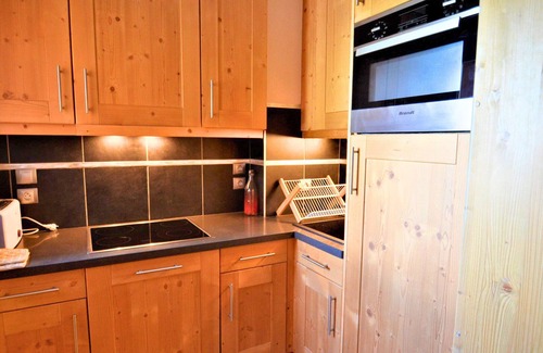 Saint-Martin-de-Belleville Apartment | Ski-In/Ski-Out Apartment with Terrace and Modern Amenities in St Martin de Belleville