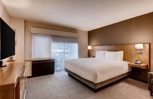 Mountain House Hotel | Ski Heaven! Two Pet-friendly Units, Breakfast Delights, Keystone Discoveries!