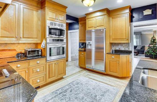 Rutland House | Ski, Hike and Fish Modern Rutland Home