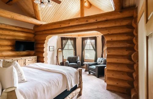 Three Peaks House | Ski Hike Relax - Log Cabin with Views - Hot tub