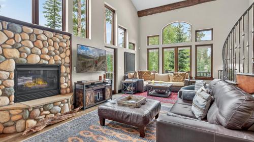 Boulder Ridge House | Ski Hill Sanctuary