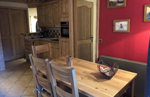 Meribel Village Apartment | Ski-In/Out, 2 Bedrms, 2 Bathrms, Stunning View, Close T/Shops