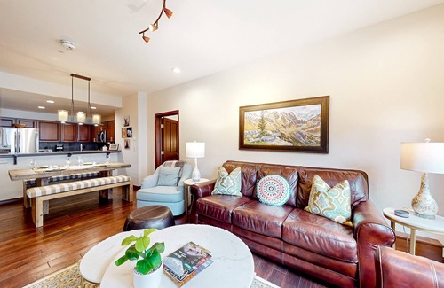 Edwards Condo | Ski in/out mountain getaway with pool, hot tub, & balcony - steps to the slopes