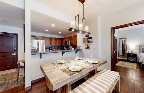 Edwards Condo | Ski in/out mountain getaway with pool, hot tub, & balcony - steps to the slopes