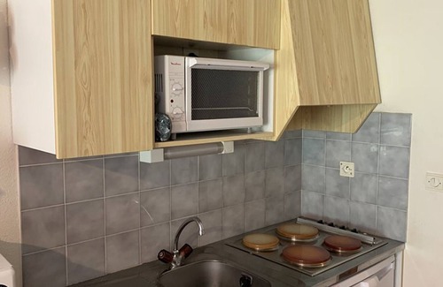 Station de Drouzin le Mont Apartment | Ski-In/Ski-Out Duplex: Balcony, Parking, Steps from Gondola/Button