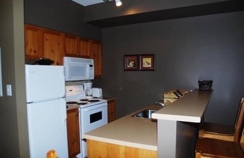 Silver Star Mountain Apartment | Ski In/Ski Out Modern Condo in Wildwood at Creekside