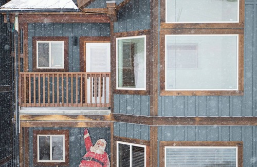 Okanagan-Similkameen House | Ski In/Ski out paradise at Apex Resort!