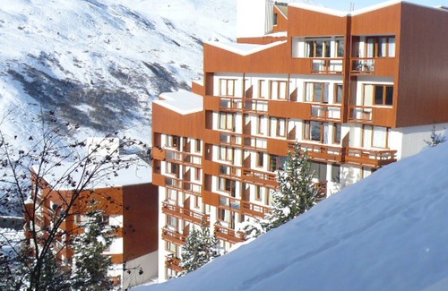 Reberty Apartment | Ski-In/Ski-Out Studio in Les Menuires - Sleeps 4, Mountain View, Fully Equipped Kitchen