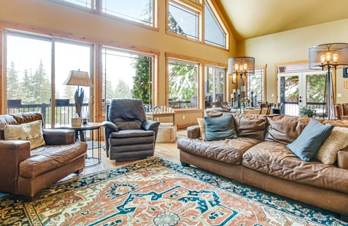 Hyak Cabin | Ski-in/ski-out retreat with a fireplace, WiFi, foosball, air hockey, & deck