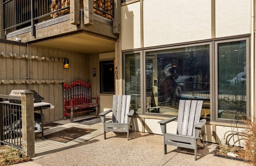 Snowmass Village Condo | Ski-In/Ski-Out Mountain Retreat! Hot Tub, Cozy Fireplace & Stunning Mtn Views Your Winter Escape