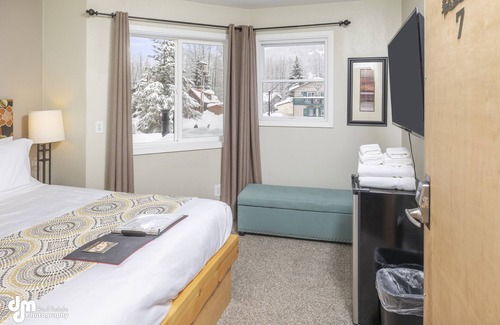Alyeska House | Ski Inn
