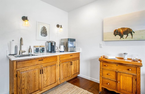 Salida House | Ski Lodge: Ski Rental near Monarch Mountain. Ideal for large groups, bachelor parties, corporate retreats