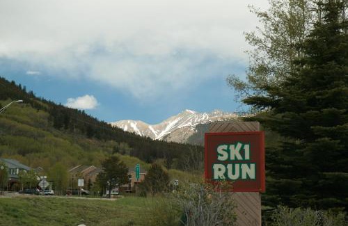 Mountain House House | Ski Run 501 by SummitCove Lodging
