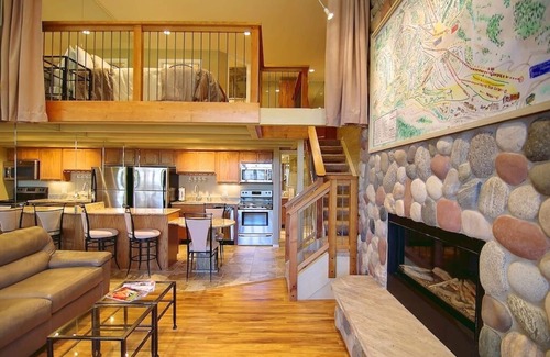 Steamboat Springs Villa | SKi/walk to slopes/VillagenGreat lofted unit close to slopes