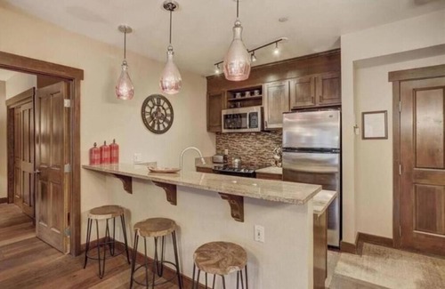 River Run Condo | Skier`s paradise at 2BR Black Bear Condos - 50yds to gondola w/pool & hot tubs!