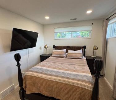 Holladay House | Skiing, 2 Kitchens, 2 Units in 1, 80in TVs, WD, 2 Backyards
