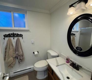 Holladay House | Skiing, 2 Kitchens, 2 Units in 1, 80in TVs, WD, 2 Backyards