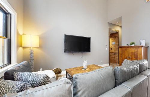 Sunday River Area Apartment | Skiing Duck Escape