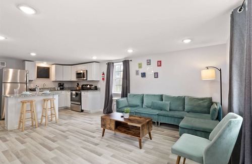 Faubourg Delassize House | Skip To St. Charles | Local Art-Filled Hideaway
