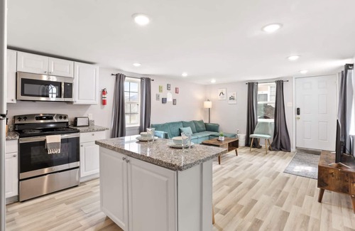 Faubourg Delassize House | Skip To St. Charles | Local Art-Filled Hideaway