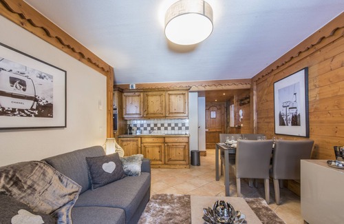 Meribel Centre Apartment | SKIS ON FOOT WITH POOL - CHARMING APARTMENT - 4 people