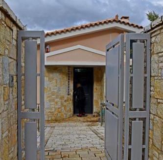 Skroponeria House | Skorponeria beachfront house