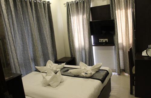Thousand Lights Hotel | SKY GATE HOTEL Near Apollo MAIN, Women's & Children's US Consulate Sankara Netralaya Goethe Institute PrestigePalladium Shastri Bhavan Senmozhi Poonga Raj Ratnam Stadium TAJ Coromandal India Oil Bhavan Dr Mohan's Diabetics VAC Chennai