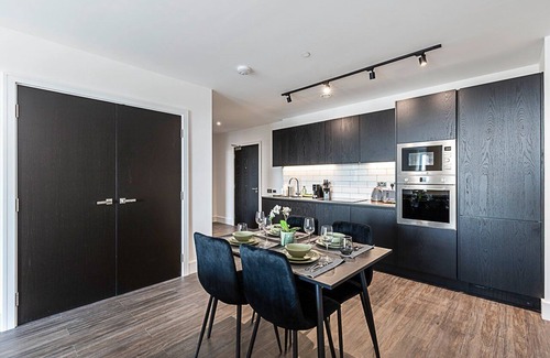 College Park and Old Oak Apartment | Sky-High Apartment with Modern Decor
