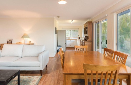 Rhyll House | Sky Mirror Cottage - sleeps 9