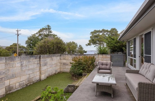 Rhyll House | Sky Mirror Cottage - sleeps 9