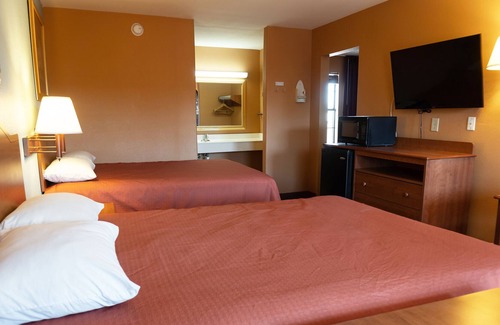 Western Division House | Sky Palace Inn & Suites By Jasper Laredo- 2 Queen Bed Non Smoking
