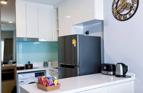 Chang Khlan Apartment | Sky pool Holiday home near Tha Phae Gate Old town 2 bedroom