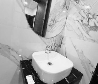 J B Nagar Hotel | Sky Suites By Glitz Hotels Nr Internatinational Airport Mumbai