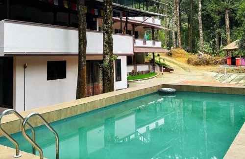 Lakkidi Hotel | Skyfall Adventures Forest Pool Resort Wayanad