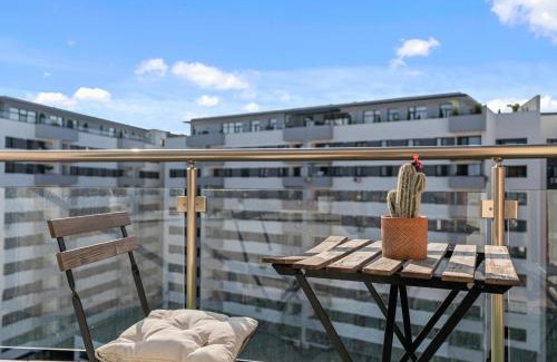 Vitan Apartment | SkyLawn Retreat Free Parking