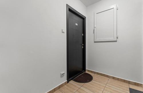 Vitan Apartment | SkyLawn Retreat Free Parking