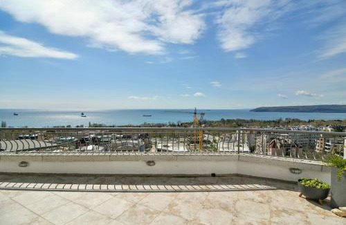 Primorski Apartment | Skyline Grand Penthous free parking