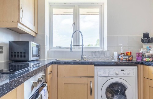 Woolwich Apartment | Skyline Haven Modern 2BR w/Free Parking & 4kTV