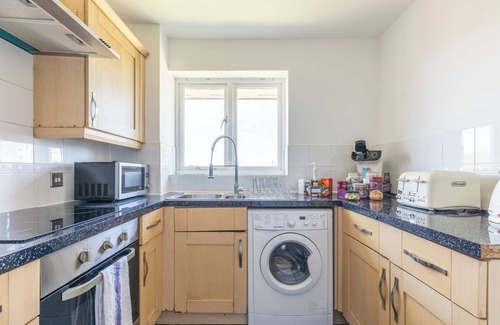 Woolwich Apartment | Skyline Haven Modern 2BR w/Free Parking & 4kTV