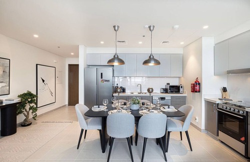 Downtown Dubai Apartment | Skyline Haven | Ocean Views | 9 Min Walk to Dubai Mall
