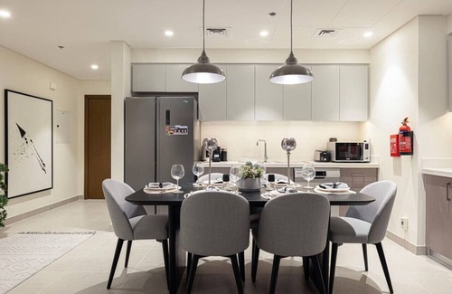 Downtown Dubai Apartment | Skyline Haven | Ocean Views | 9 Min Walk to Dubai Mall