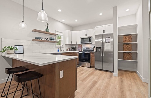 Shawnee Heights House | Skyline | Hot tub | Rooftop Patio | Amazing Views