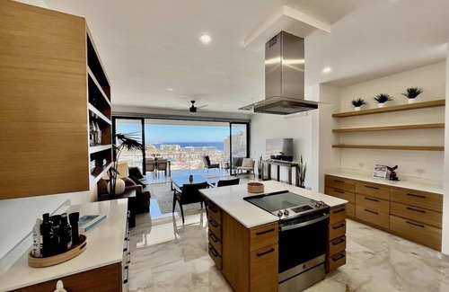 Centro Condo | Skyline & Ocean View Downtown/Pedregal Cabo