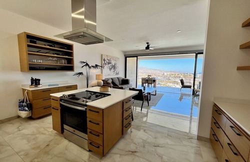 Centro Condo | Skyline & Ocean View Downtown/Pedregal Cabo