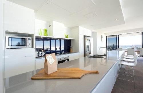 Surfers Paradise Apartment | Skyline Serenity 3-Bedroom
