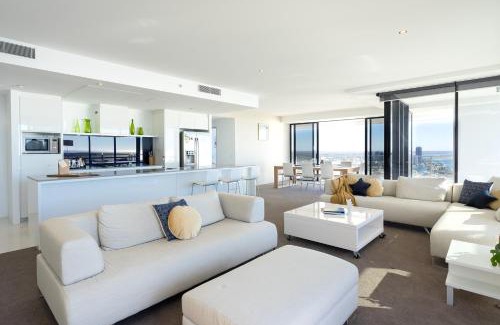 Surfers Paradise Apartment | Skyline Serenity 3-Bedroom
