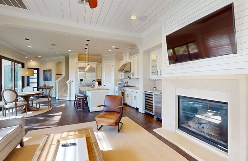Riverside House | Skyline-view Austin house - private pool & outdoor kitchen - minutes to downtown