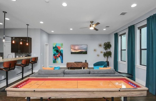 Greater Third Ward House | Skyline Views - Sleeps 10 Home Near Downtown